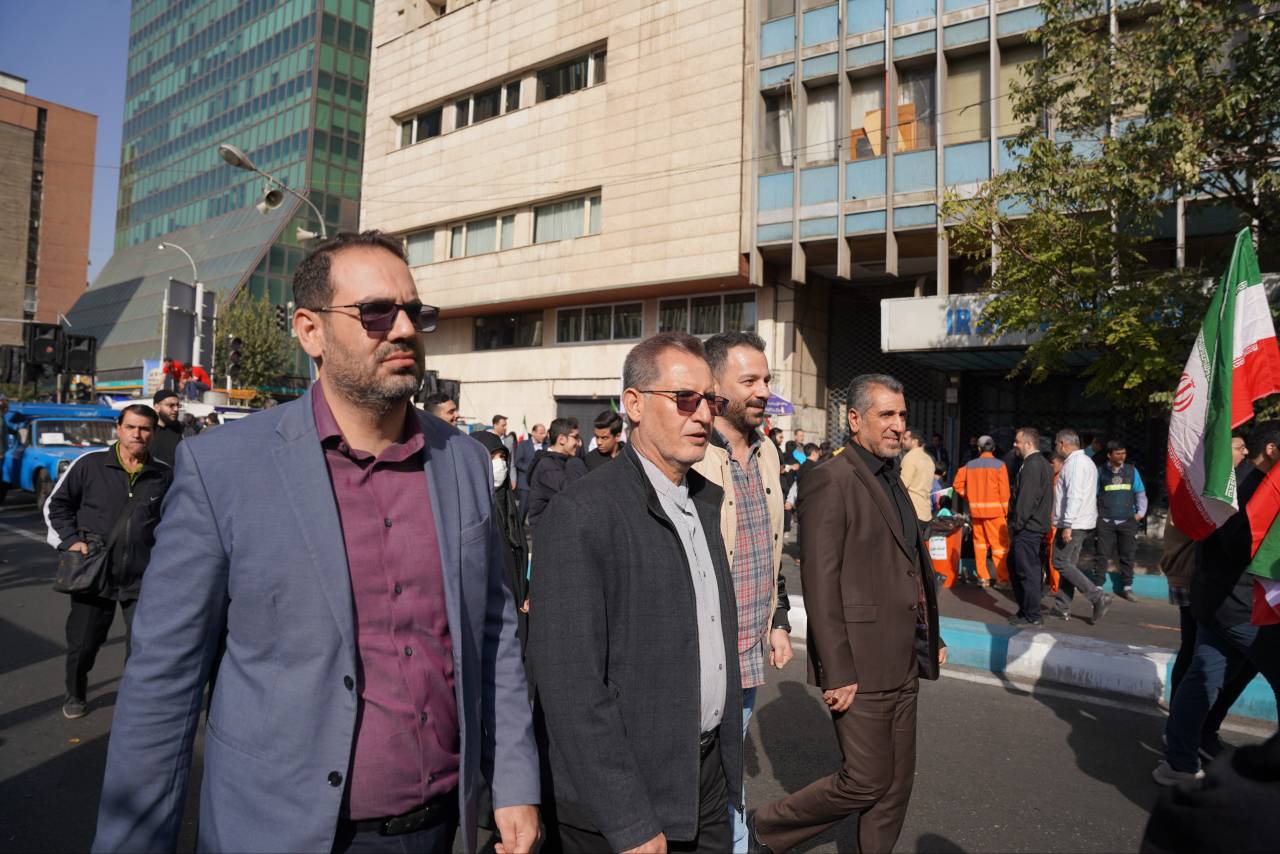 حضور رییس و مسئولان فدراسیون ورزشهای همگانی در راهپیمایی 13 آبان